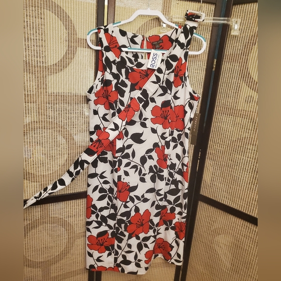 Women Red Floral Dress - Picture 3 of 15